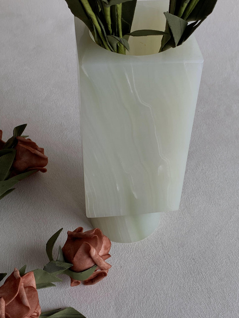 Elegant Living: How to Decorate with Marble Décor Accents