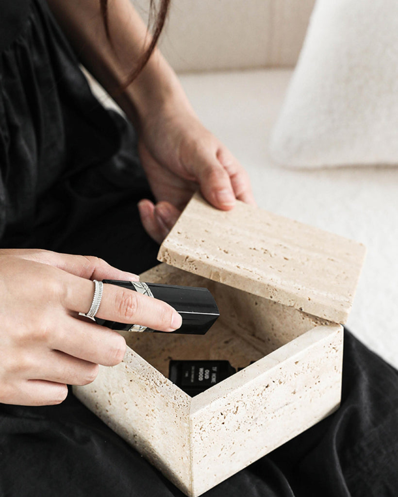 Styling with Marble and Wood: A Perfect Balance of Warm and Cool